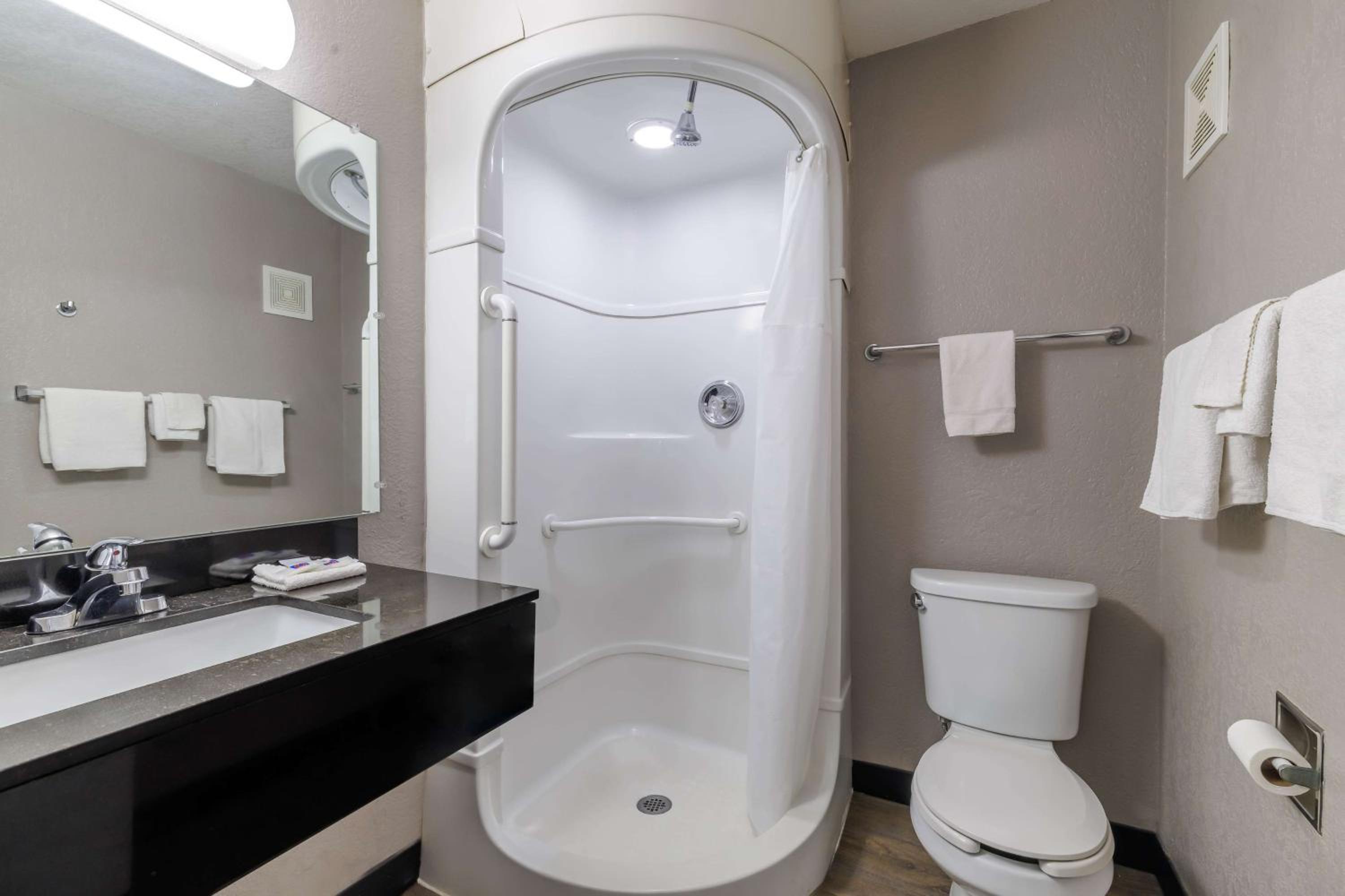 2 Full Beds - Hearing Accessible, Motel6 Elizabethtown, KY 6/9