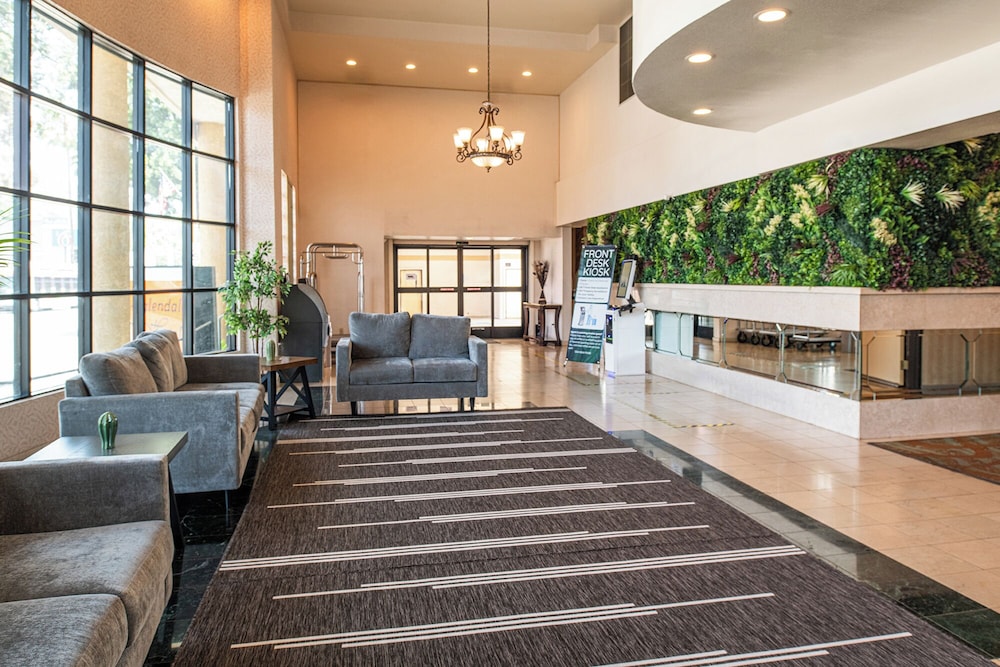 Glendale Hotel 5/38