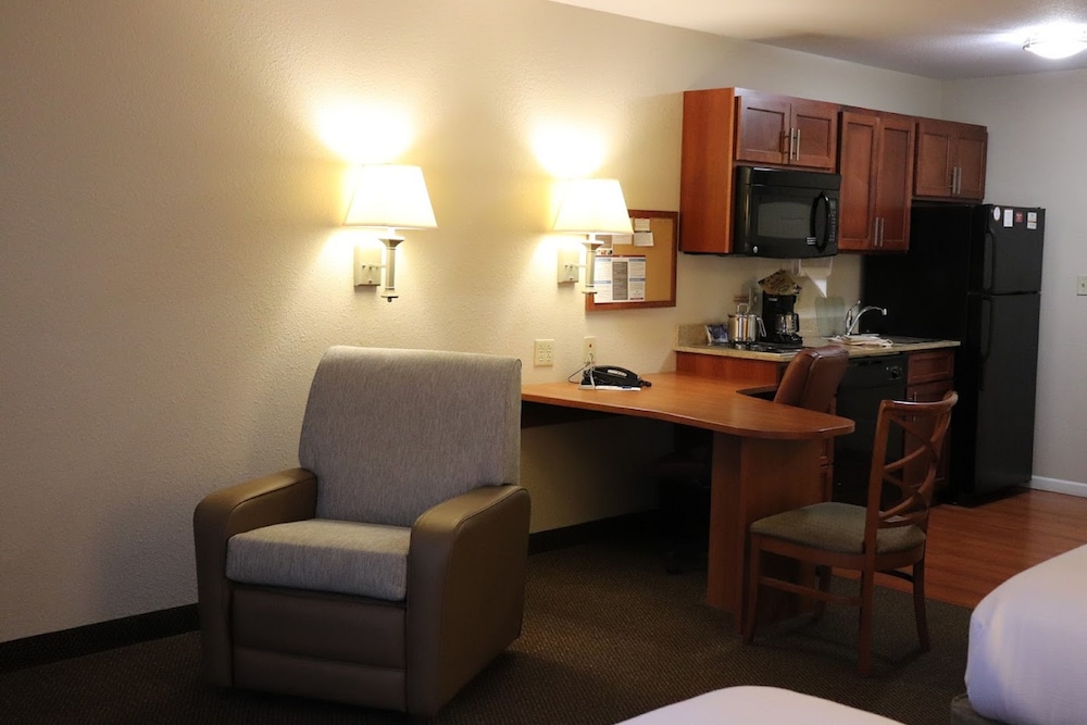CANDLEWOOD SUITES CAPE GIRARDEAU 28/68