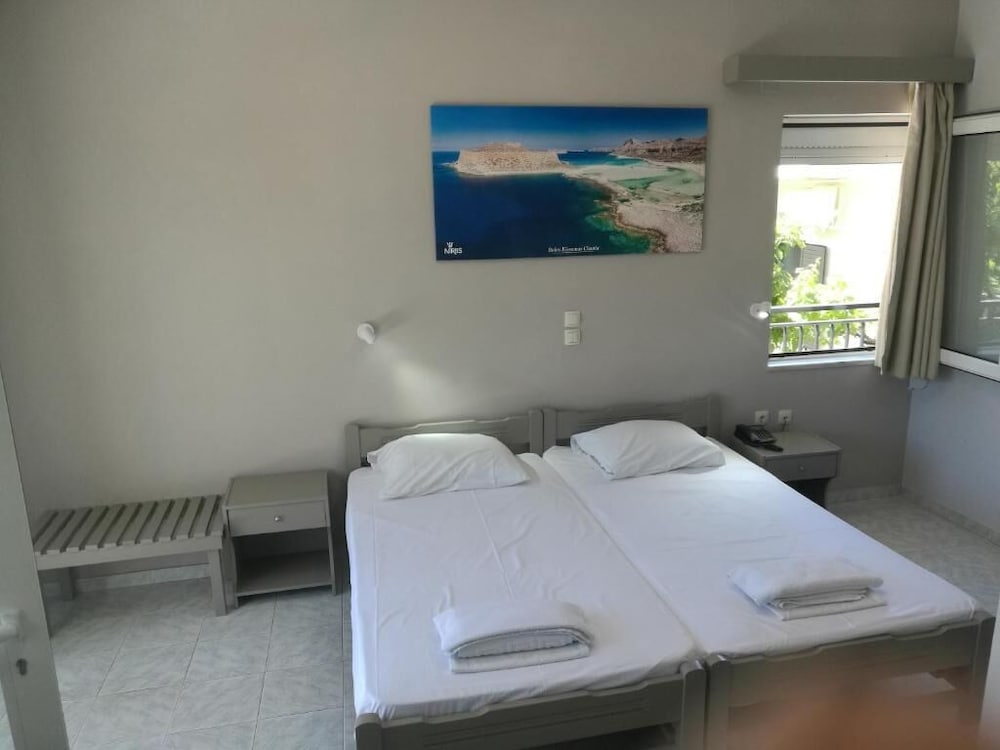 Niriis Hotel 10/50
