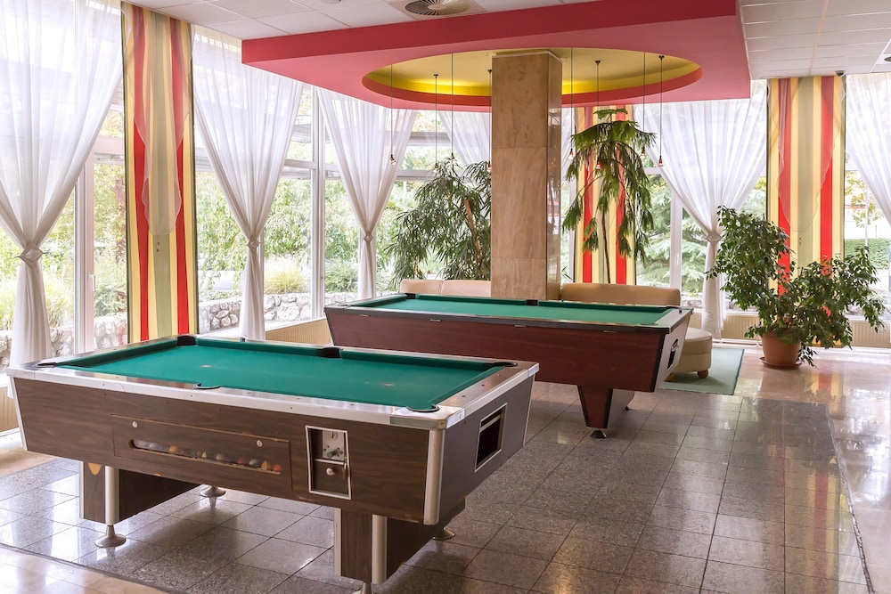 HUNGUEST HOTEL HELIOS 47/56