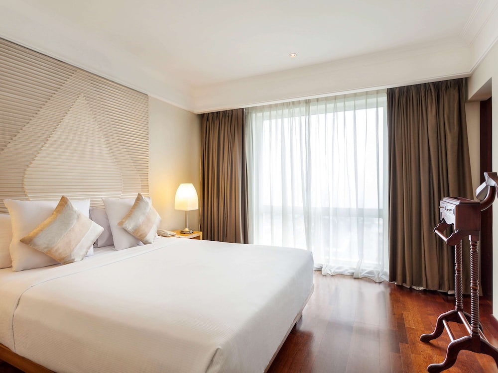 NOVOTEL SEMARANG 11/76