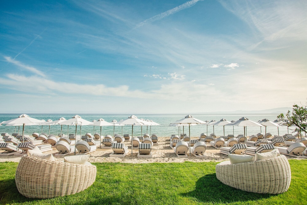 Blue Carpet Luxury Suites 43/50