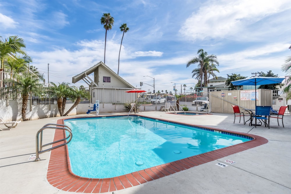 Motel6 Oceanside, CA - Marina 3/32