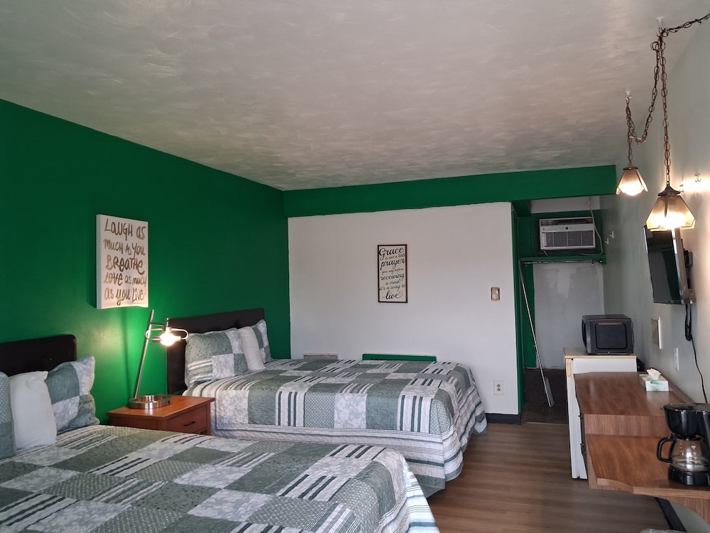 Capri Motel 24/52