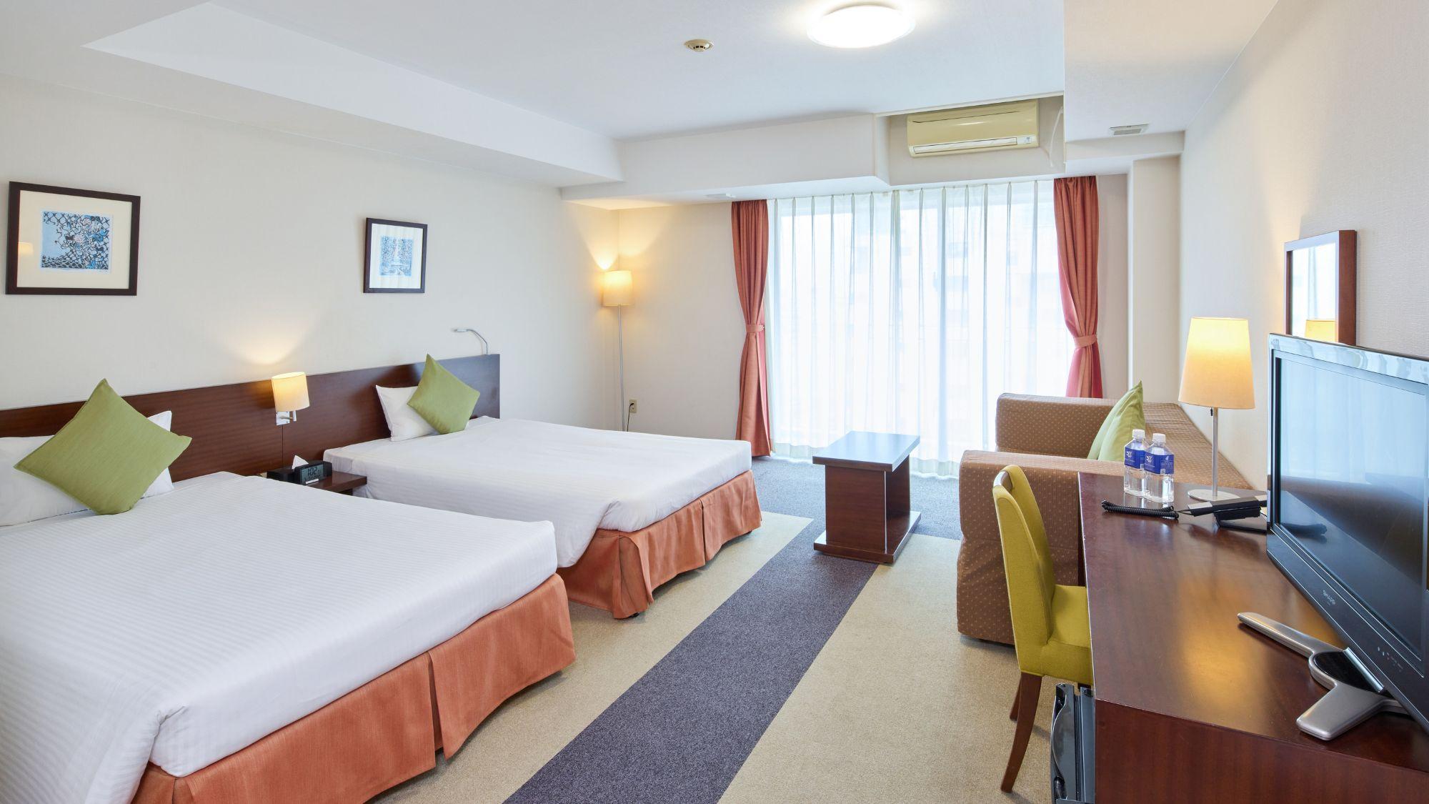 Universal, Twin Beds, Balcony
