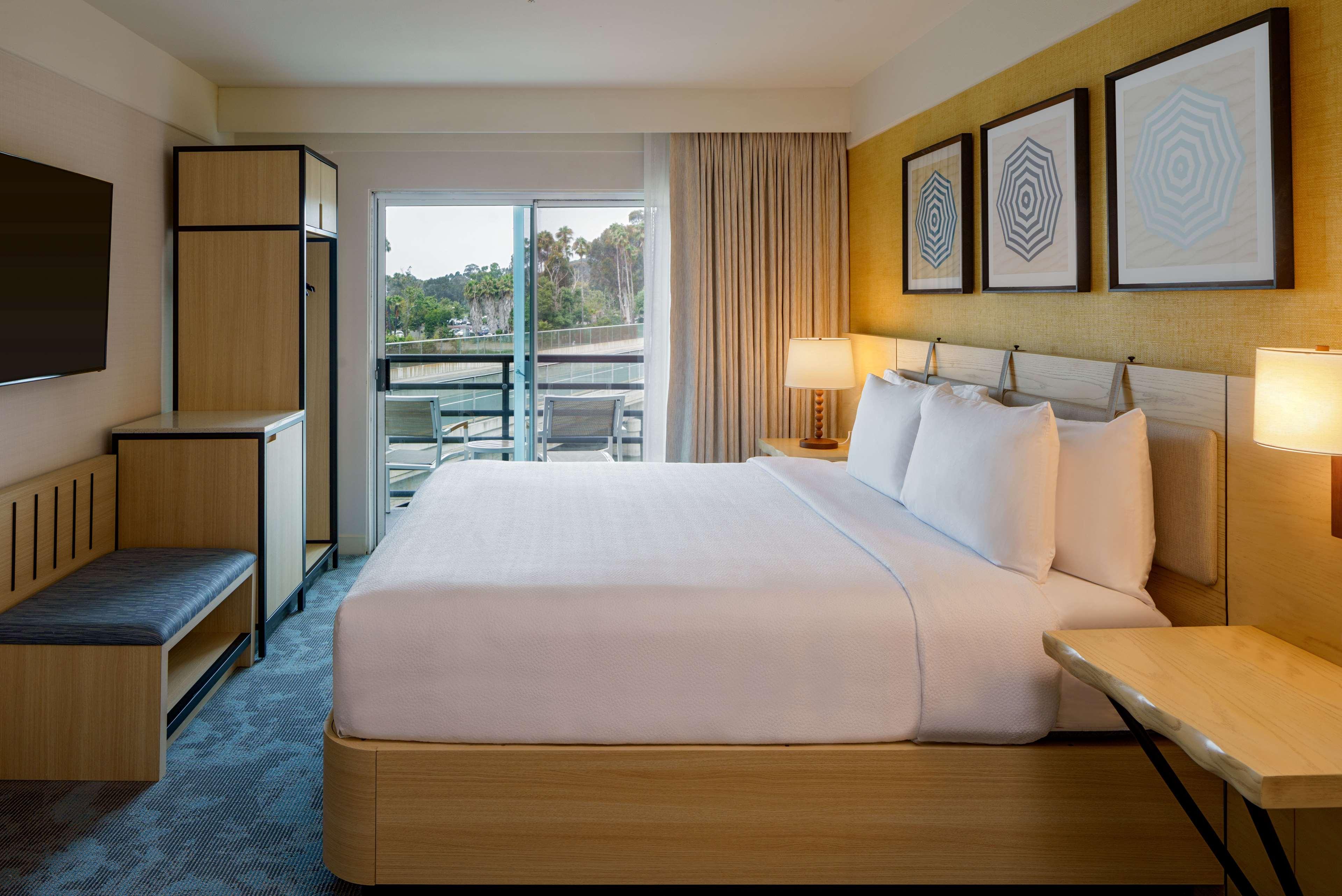 Suite, King Bed, Beach Front, 2 Balconies, Corner