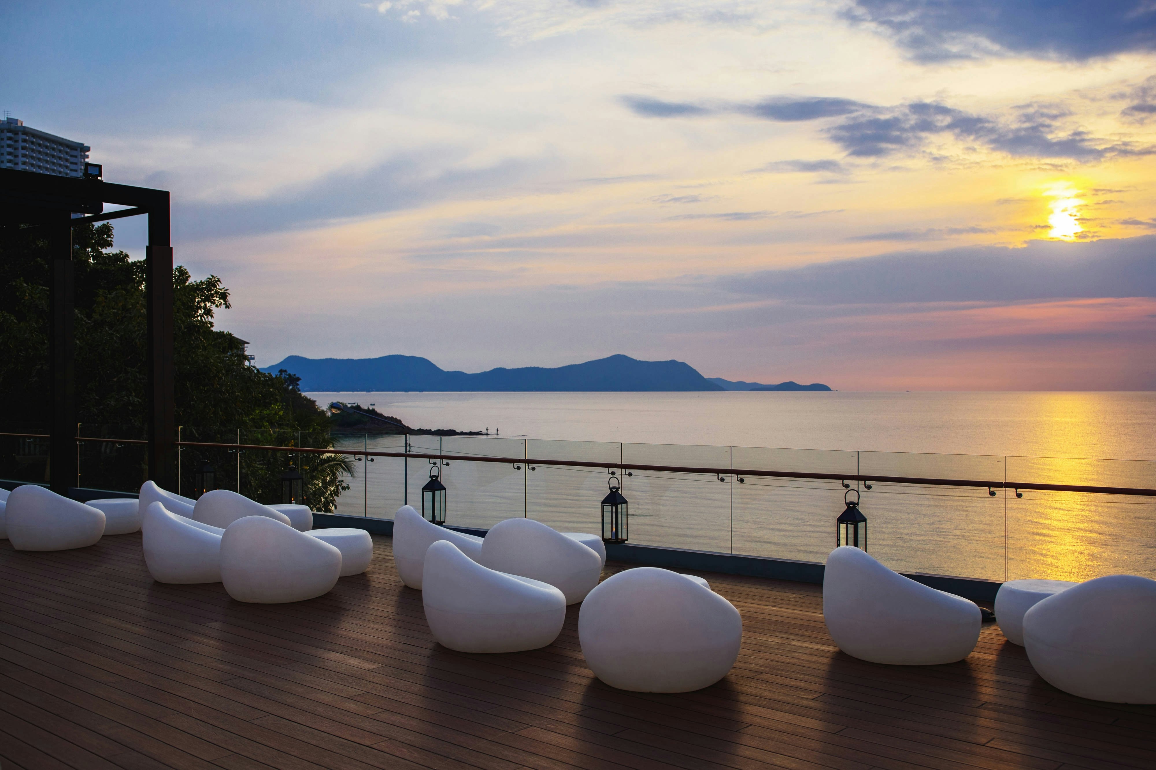 Renaissance Pattaya Resort Spa 70/74