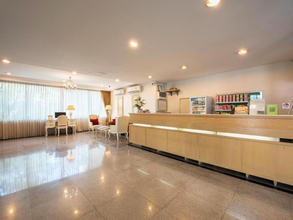Romance Hotel Srinakarin 13/80
