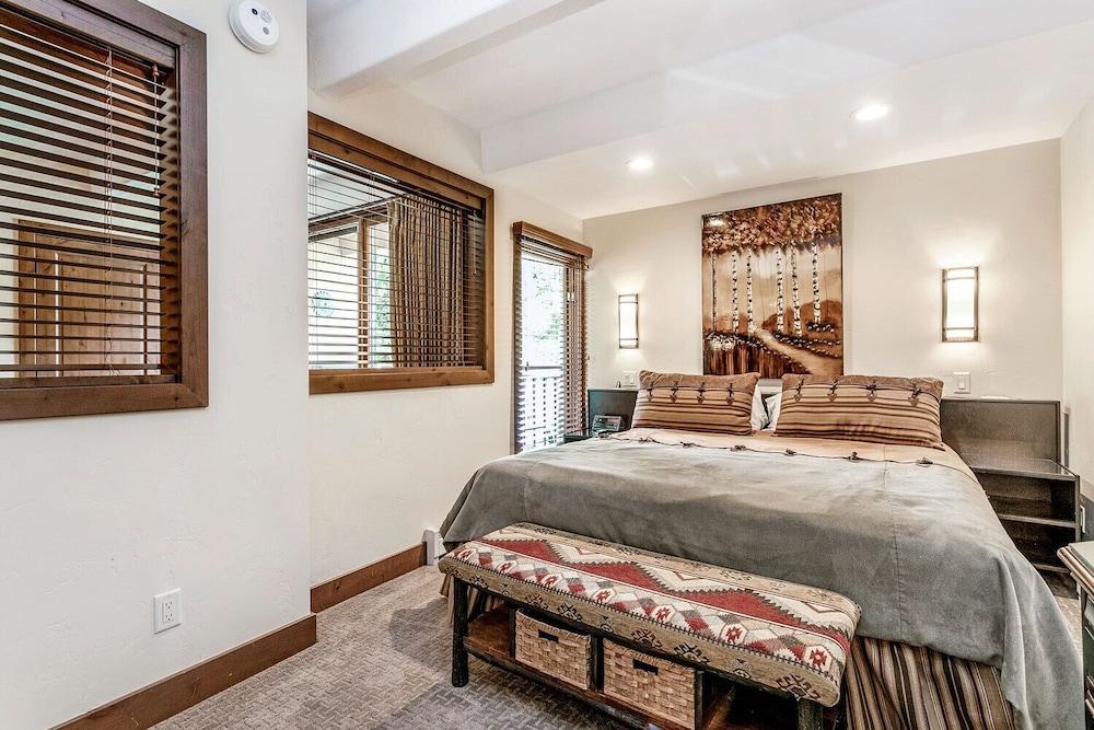 1 BEDROOM, CONDO, DIAMOND
