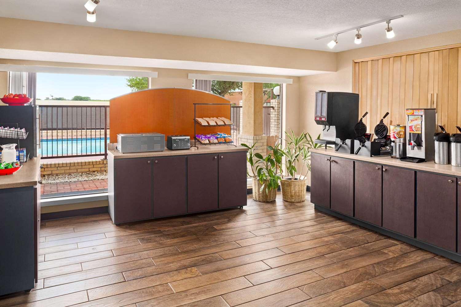 Ramada by Wyndham San Antonio Near SeaWorld/Lackland AFB 46/63