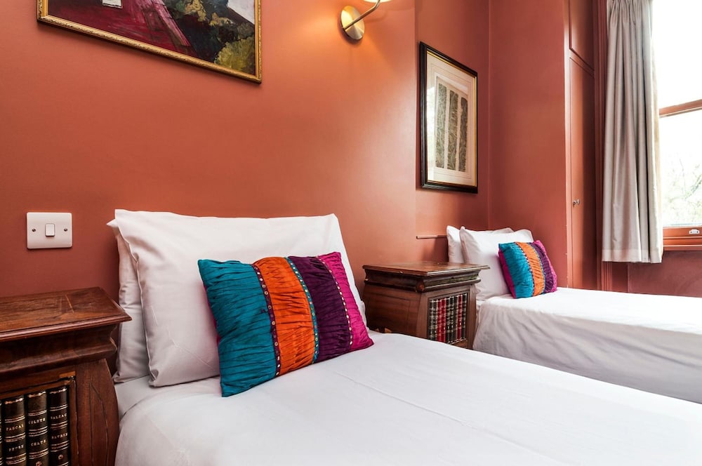 Castleton Hotel 10/61