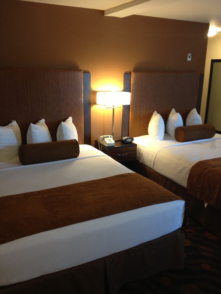 Best Western Plus Suites Hotel Coronado Island 14/36