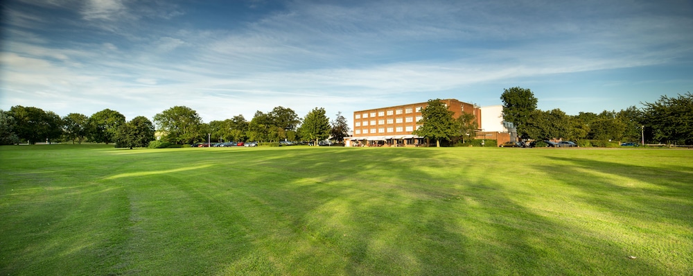 Mercure Maidstone Great Danes Hotel 72/75