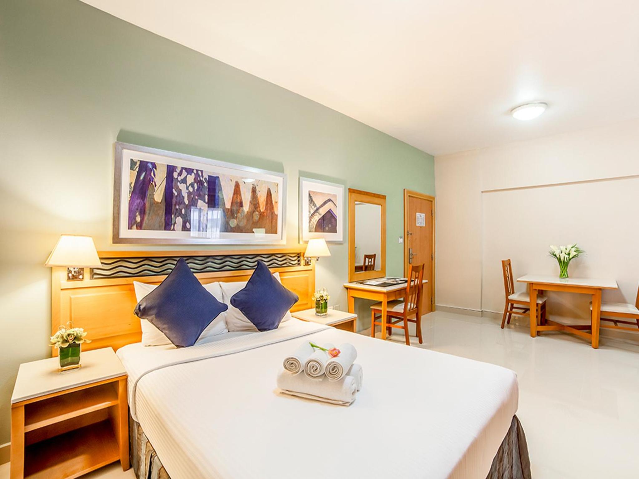 Golden Sands Hotel Apartments 3-5-10 35/73