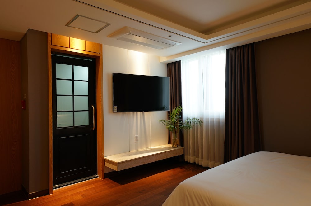 Bentley Hotel Chungjang 11/38