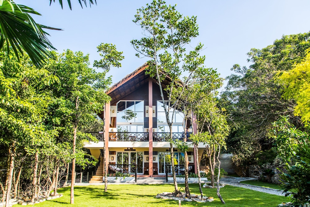 Edgewater Dive & Spa Resort 2/73
