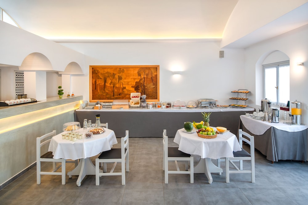Akrotiri Hotel 21/50