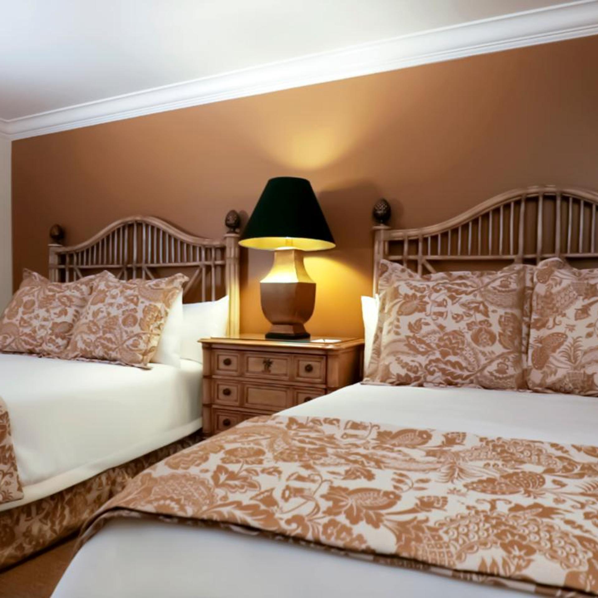 STANDARD, 2 QUEEN BEDS