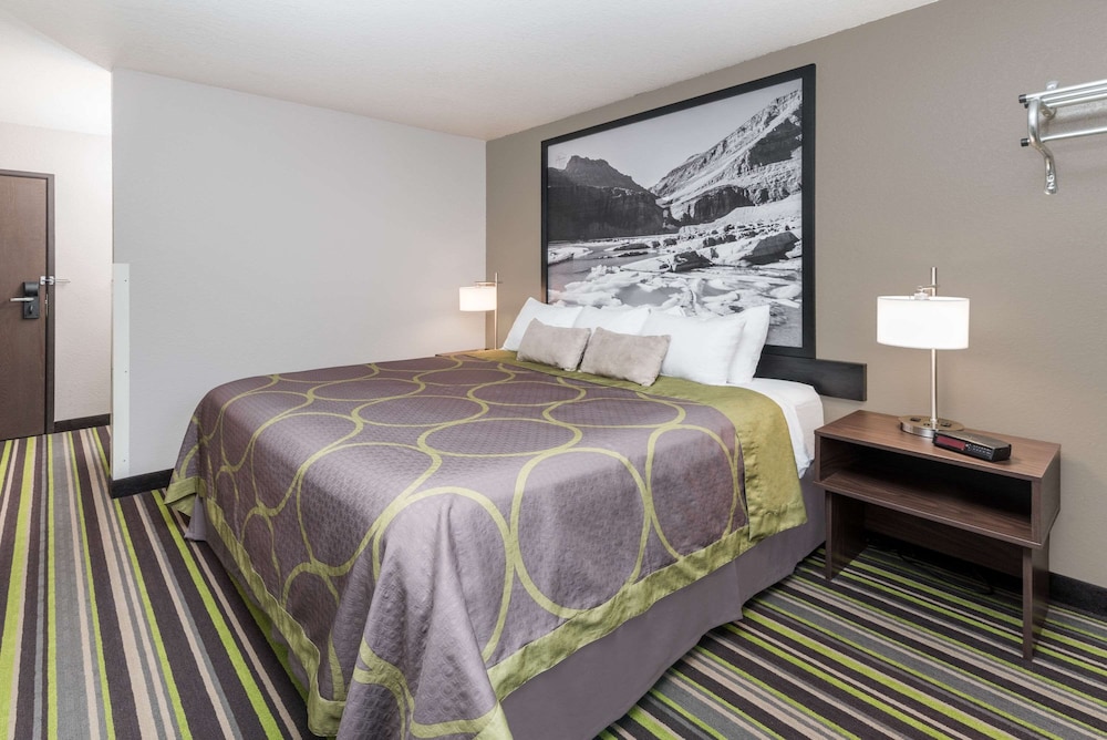 Super 8 by Wyndham Kalispell Glacier National Park 11/28