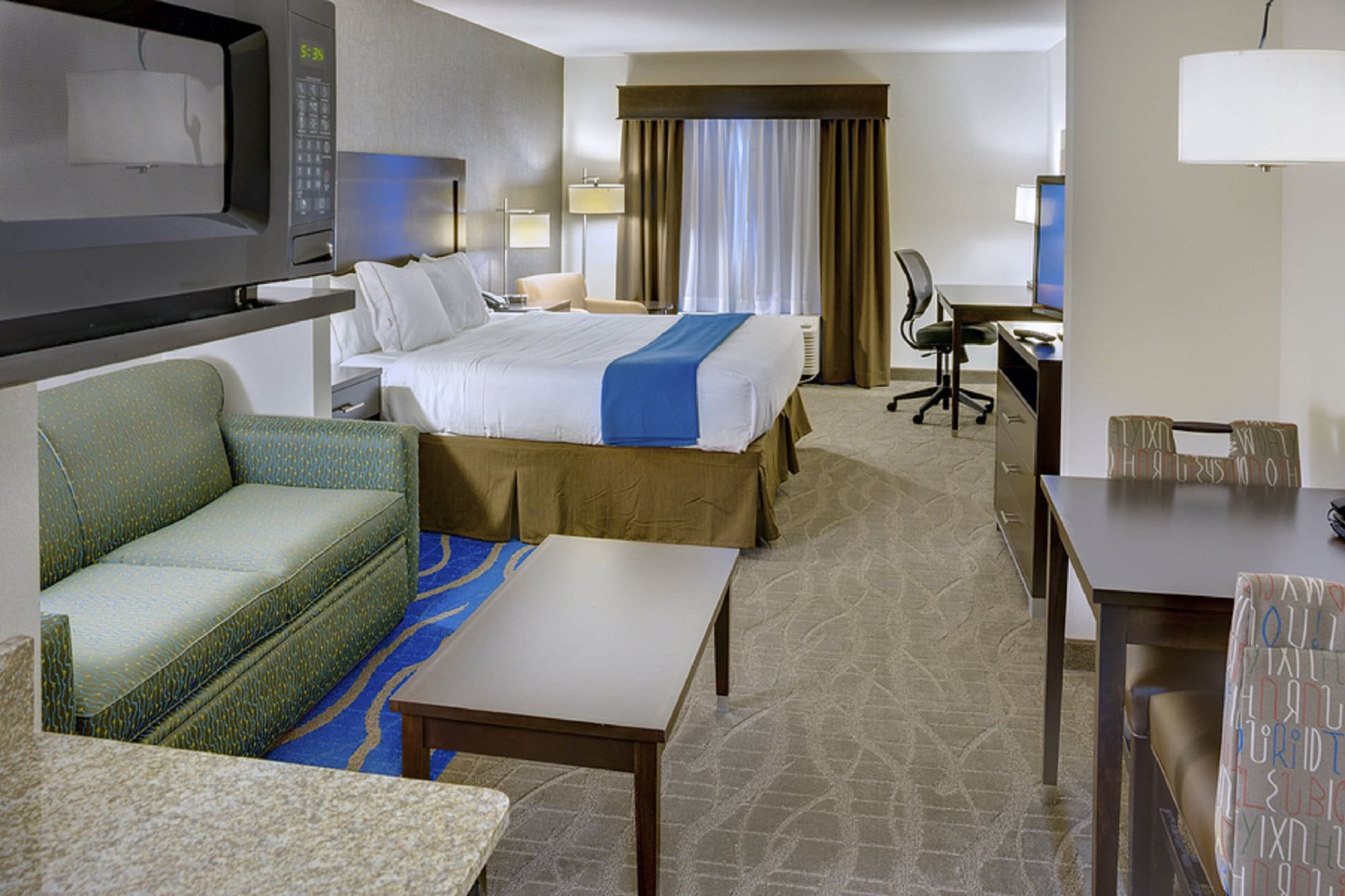 جناح بسرير كينج بمنطقة جلوس، Holiday Inn Express Hotel And Suites Kansas City Ku Medical Center 2/5