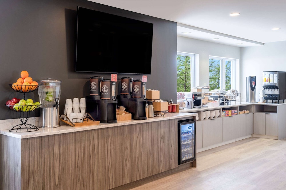 Microtel Inn & Suites by Wyndham Kanata Ottawa West 7/50