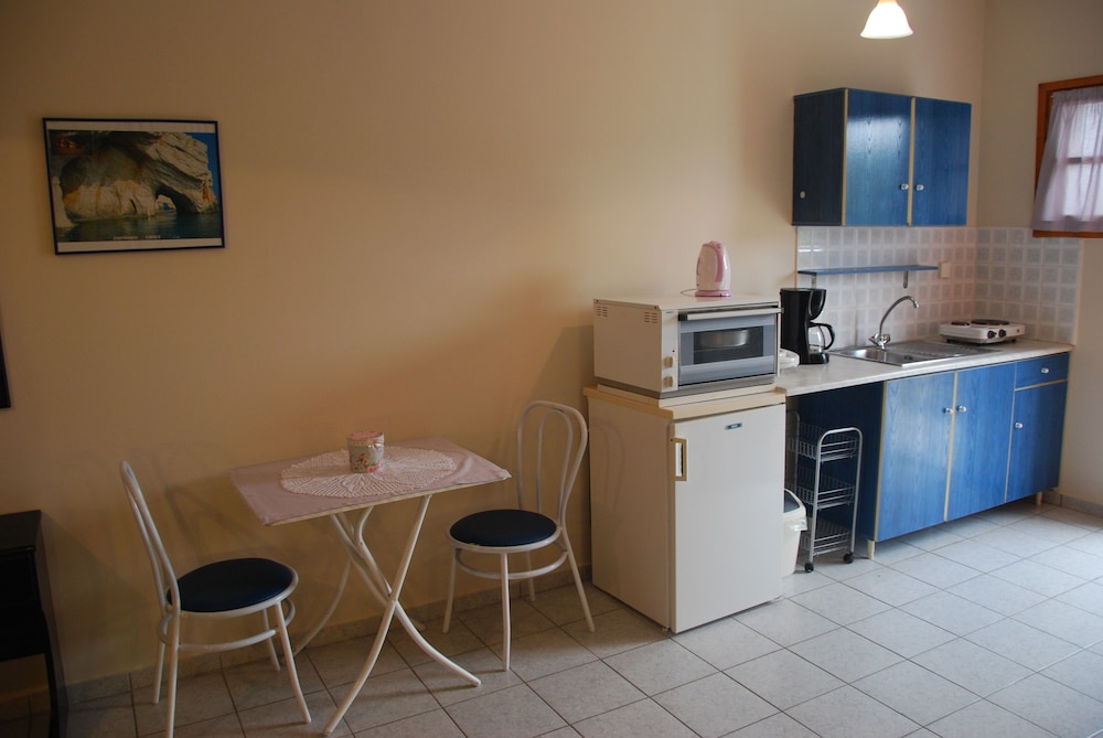 KAVOS PSAROU STUDIOS & APARTMENTS 20/37