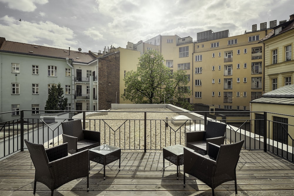 Elizabeth Suites 29/50