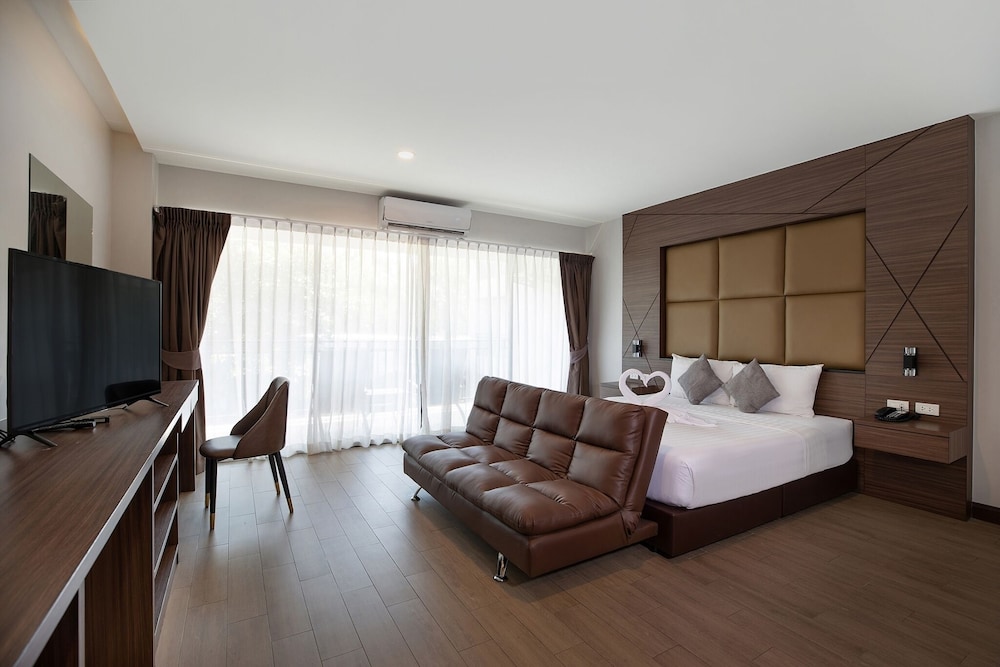 The Bell Airport Phuket Hotel 12/50