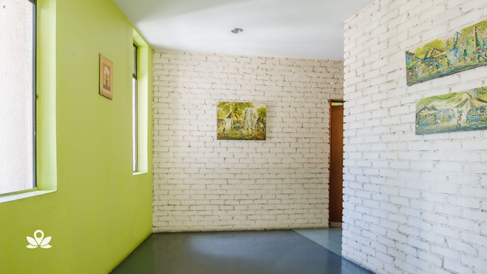 The Explorers Guesthouse and Hostel 12/60