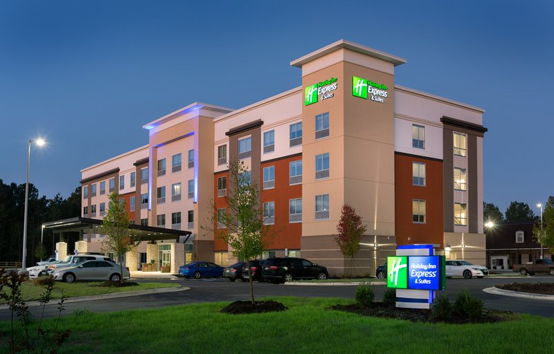 Holiday Inn Express Suites Fayetteville South 3/33