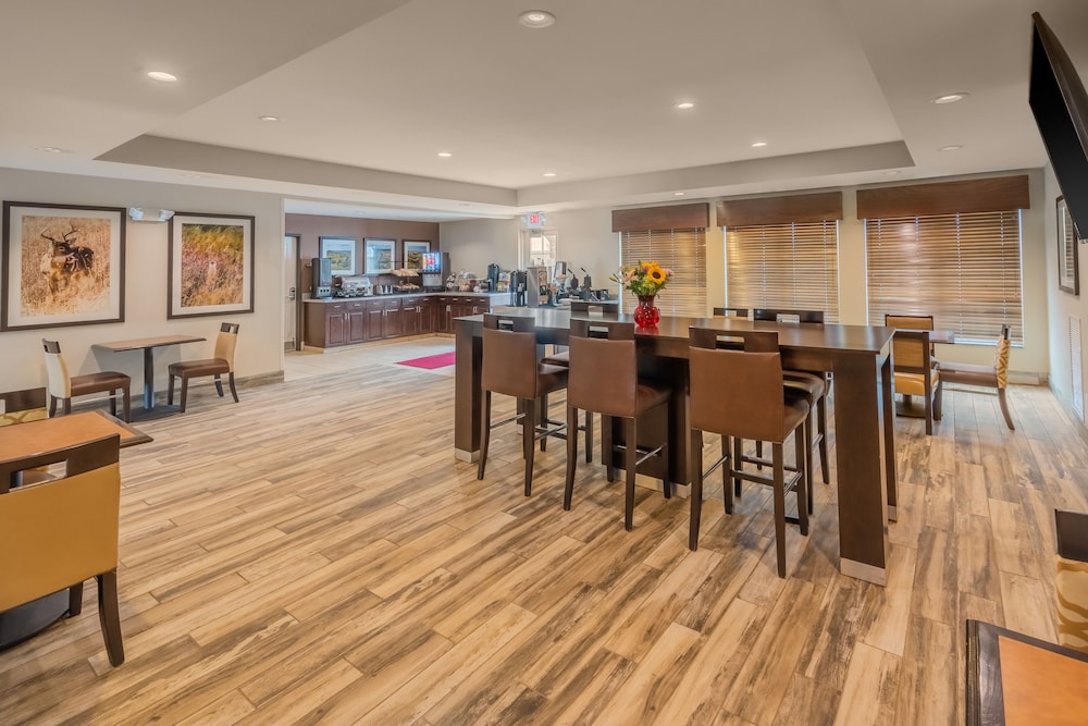 Landmark Suites 33/50
