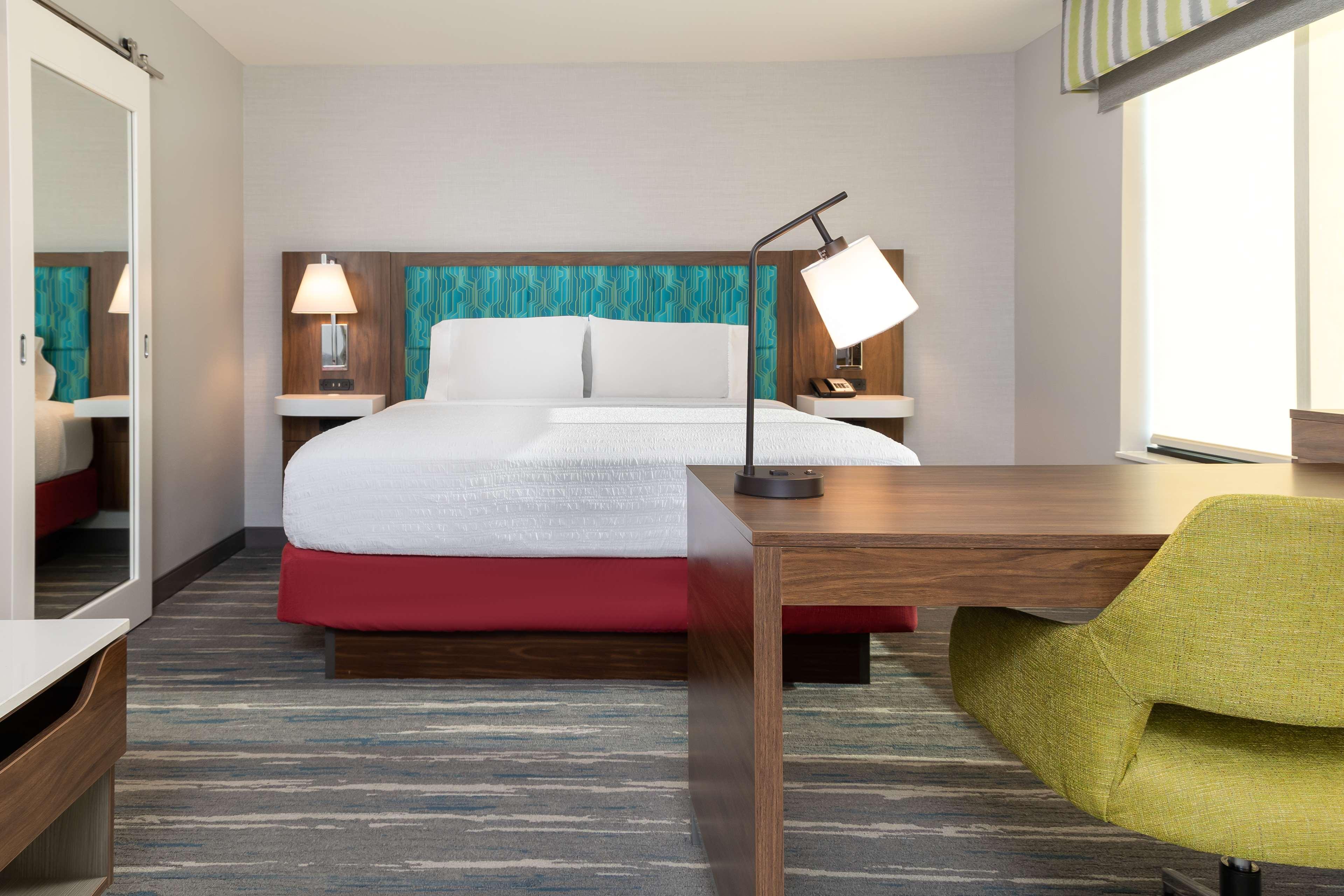STUDIO, SUITE, KING BED