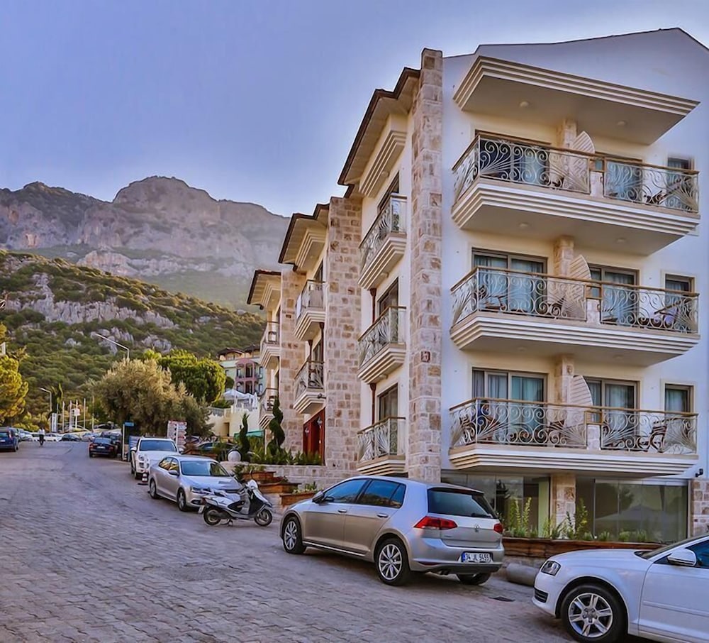 Arnna Hotel 57/67