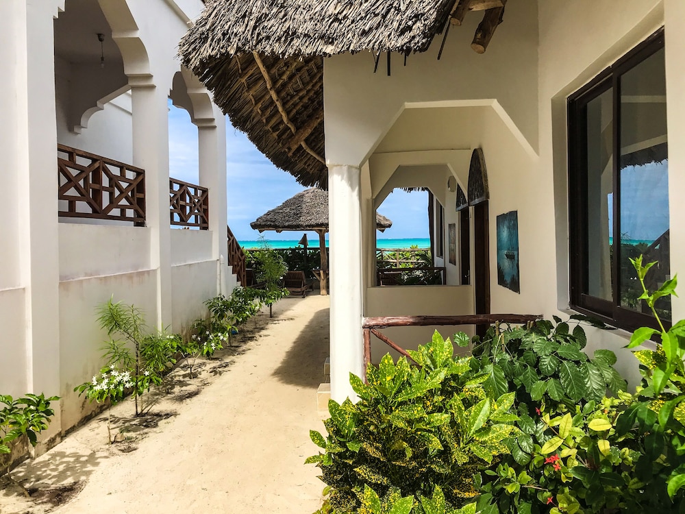 Jambiani White Sands Beach Bungalows 9/68