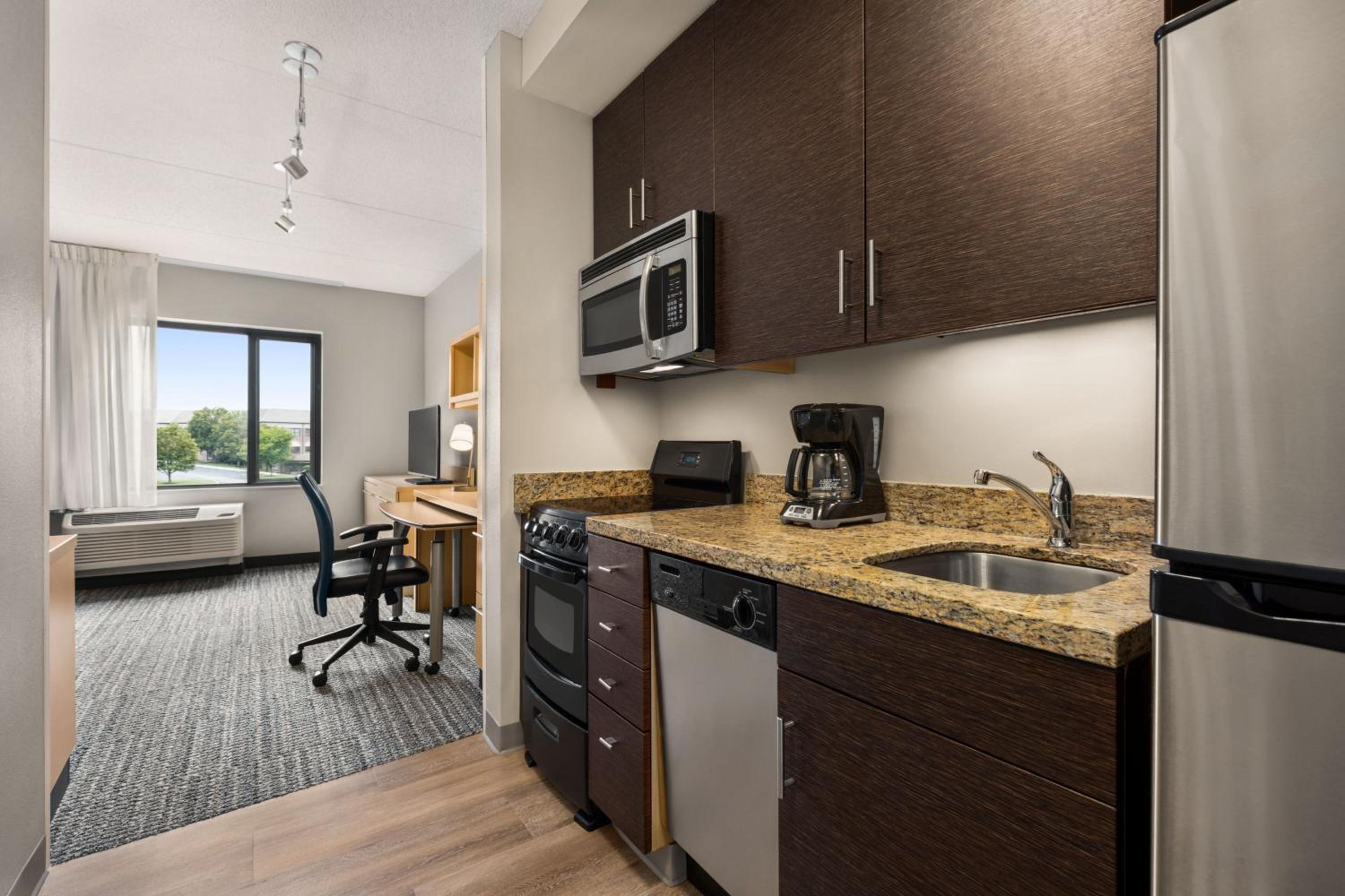 Suite, Queen Bed, Sofa, Towneplace Suites By Marriott Harrisburg West Mechanicsburg 4/4