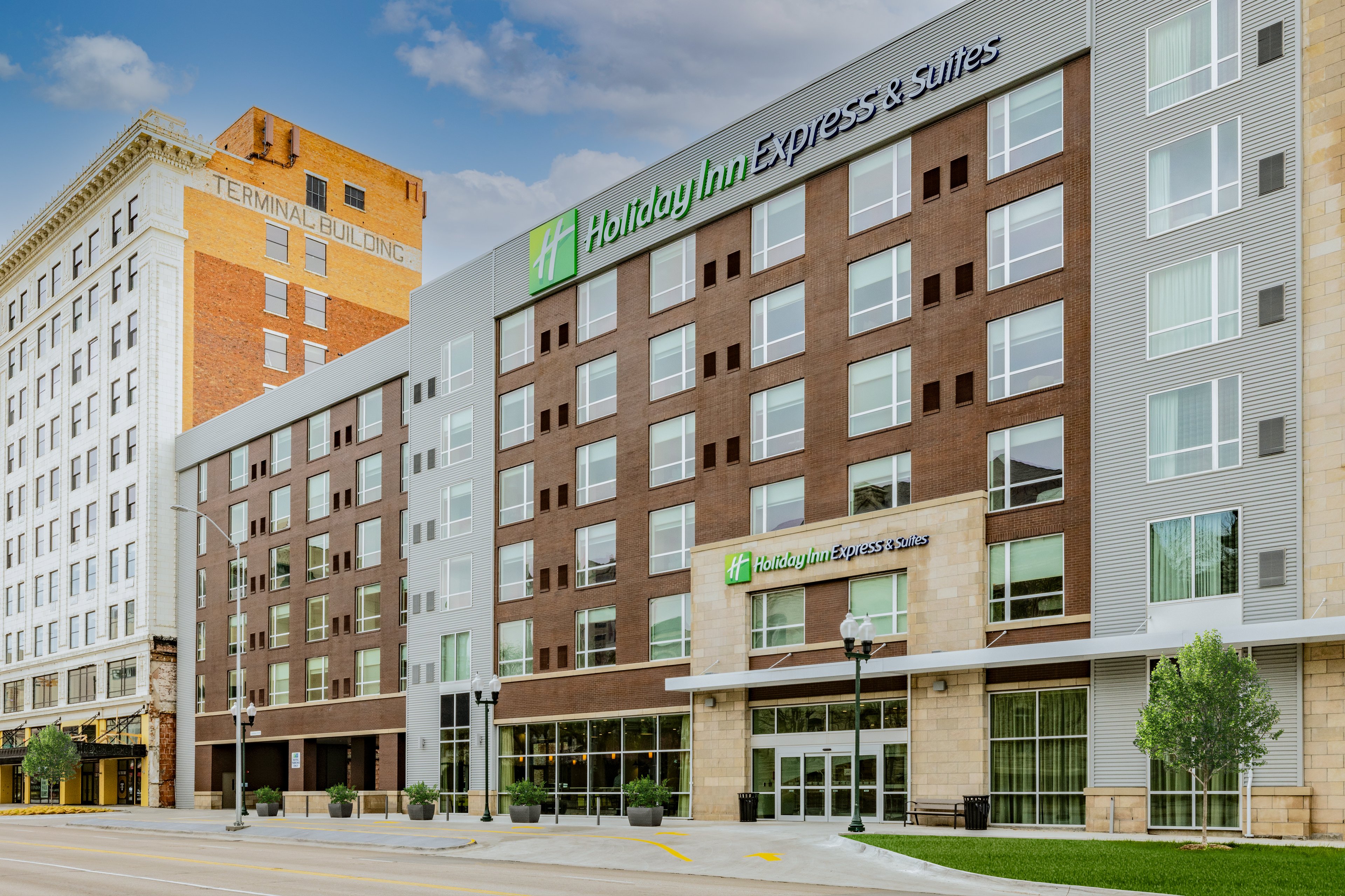 Holiday Inn Express & Suites Lincoln Downtown 8/55
