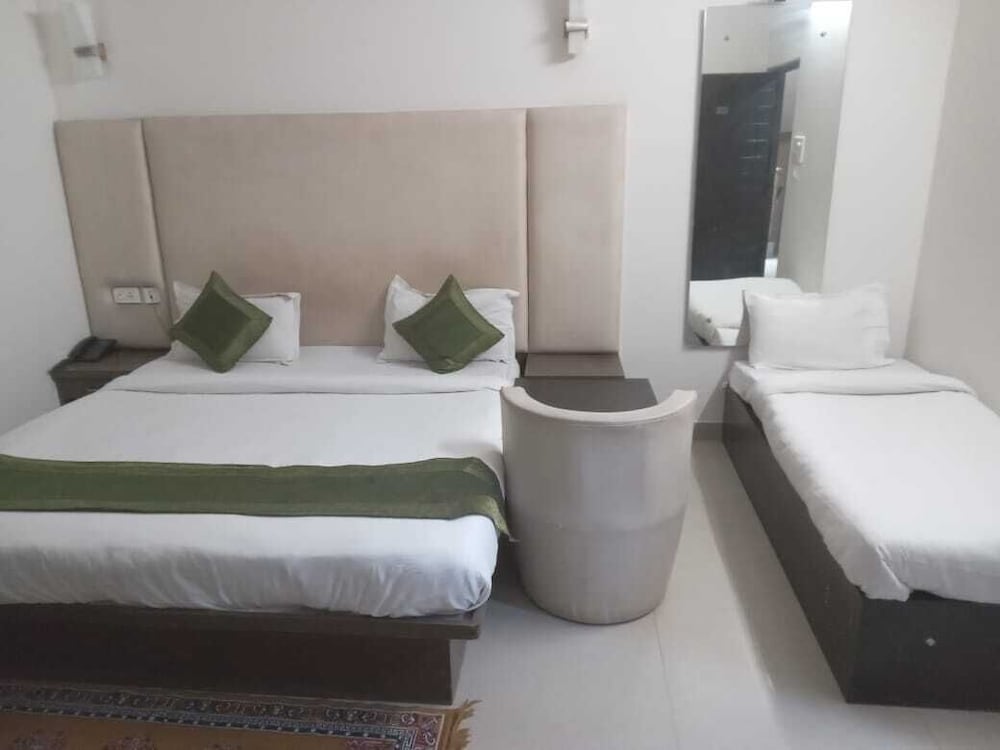 HOTEL MANIRAM PALACE 11/19