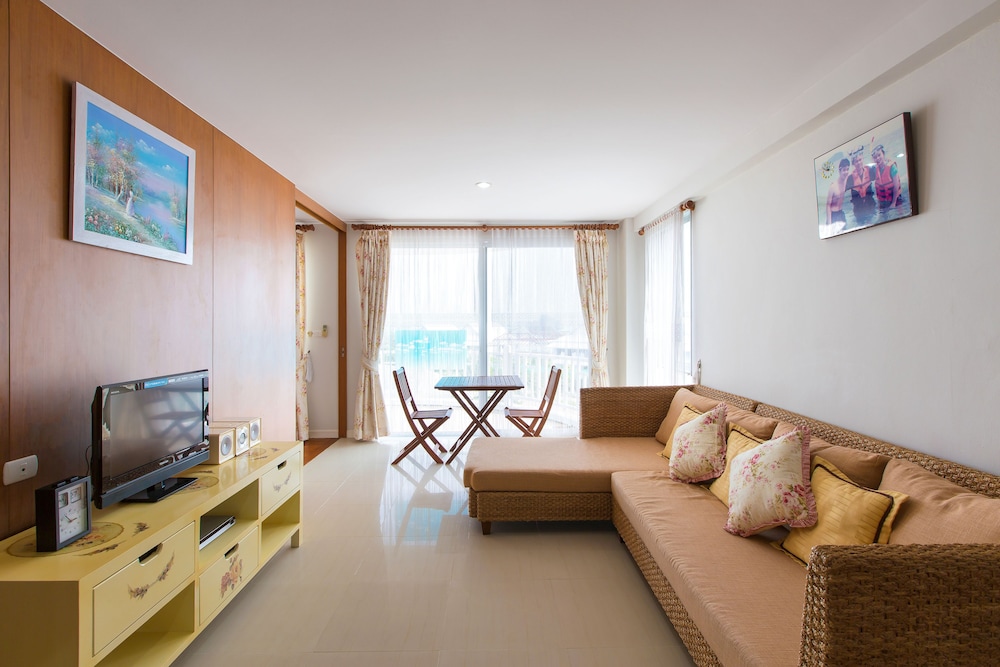 Baan Poolom Beachfront Condominium 22/50