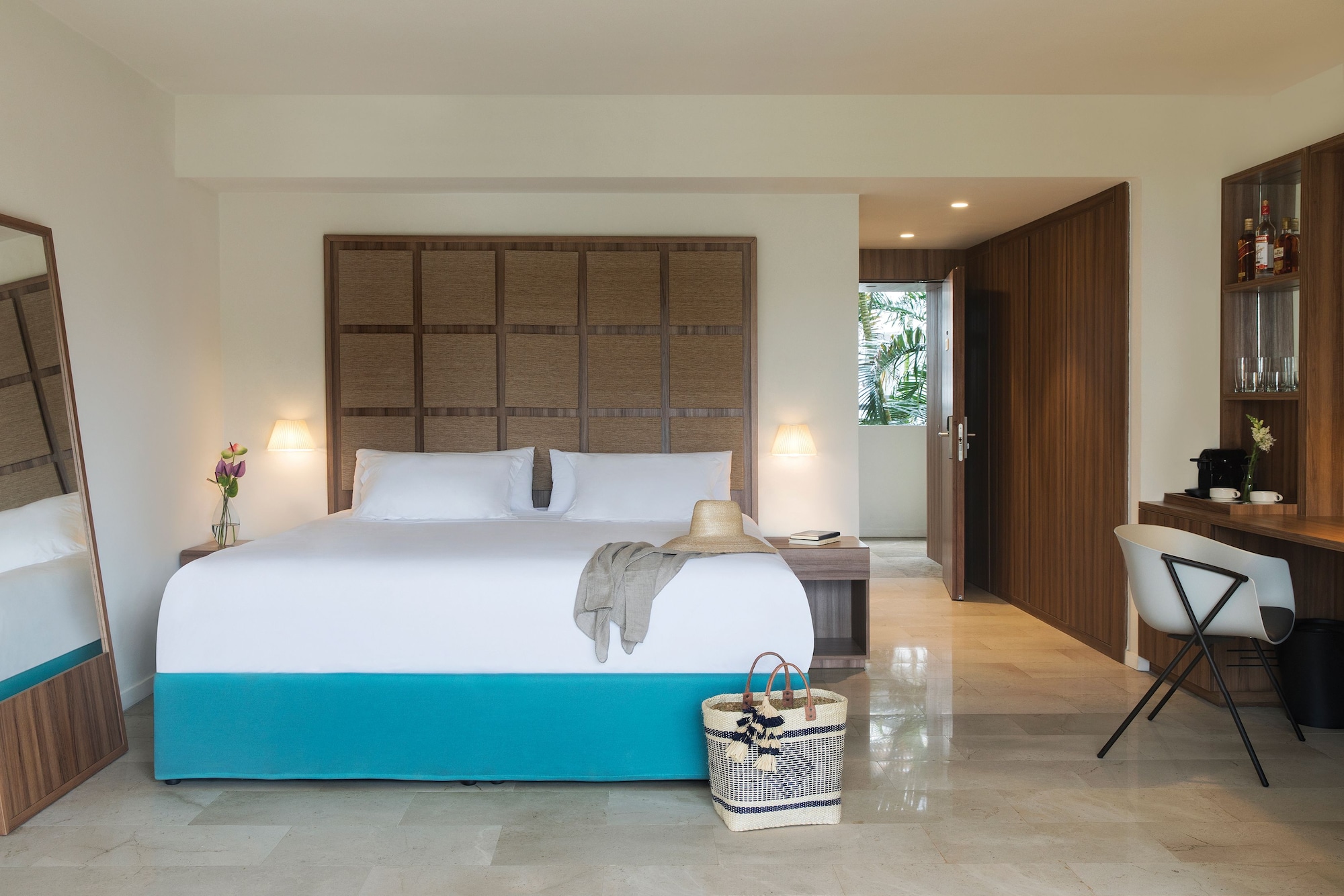 JUNIOR SUITE, GARDEN OR MOUNTAIN VIEW