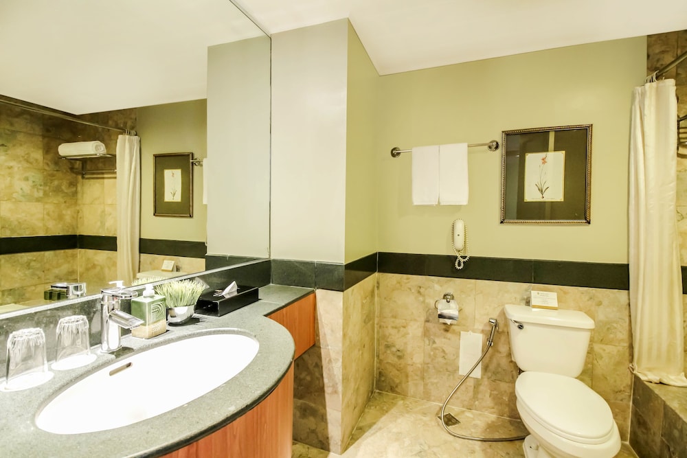 Makati Palace Hotel 48/50