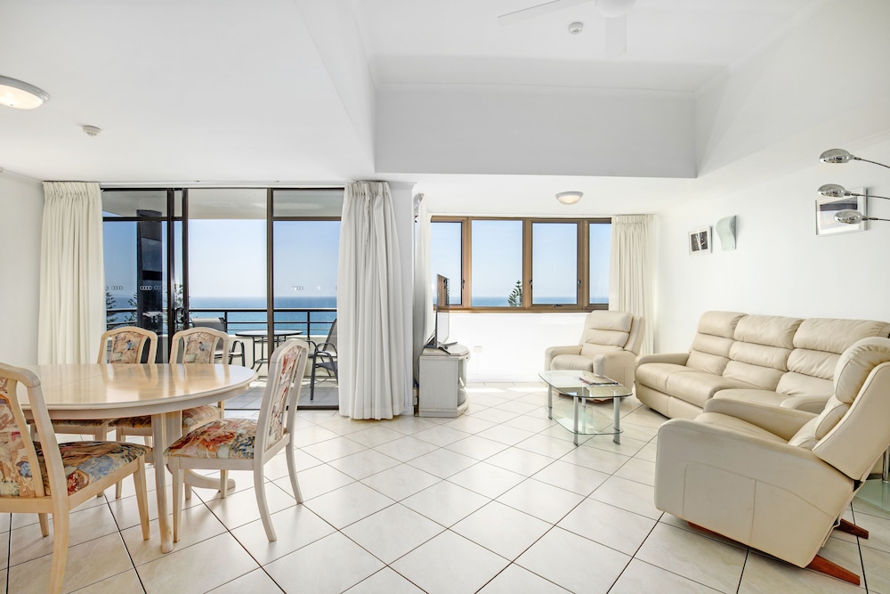 WINDWARD APARTMENTS 45/81
