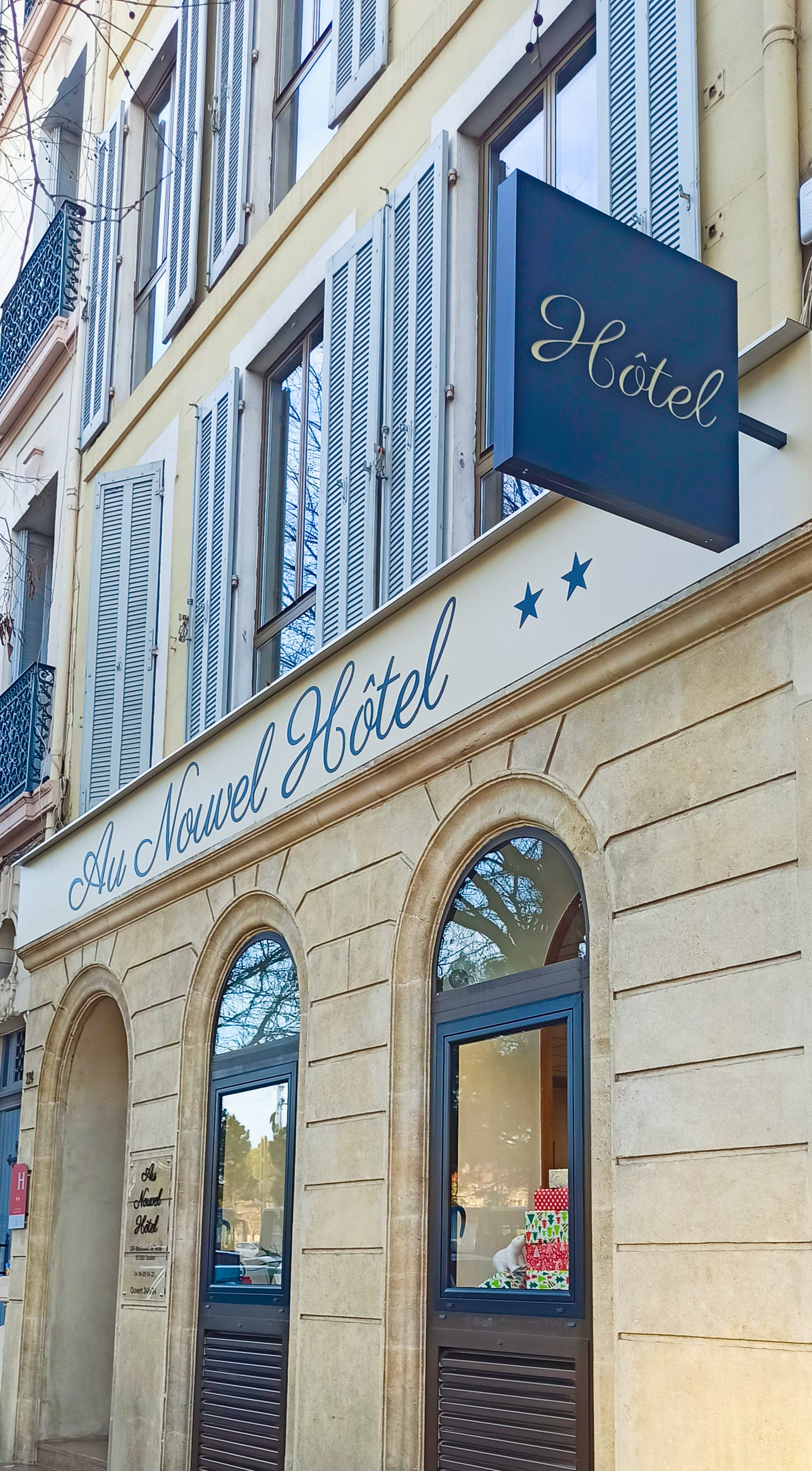 AU NOUVEL HOTEL 2/25
