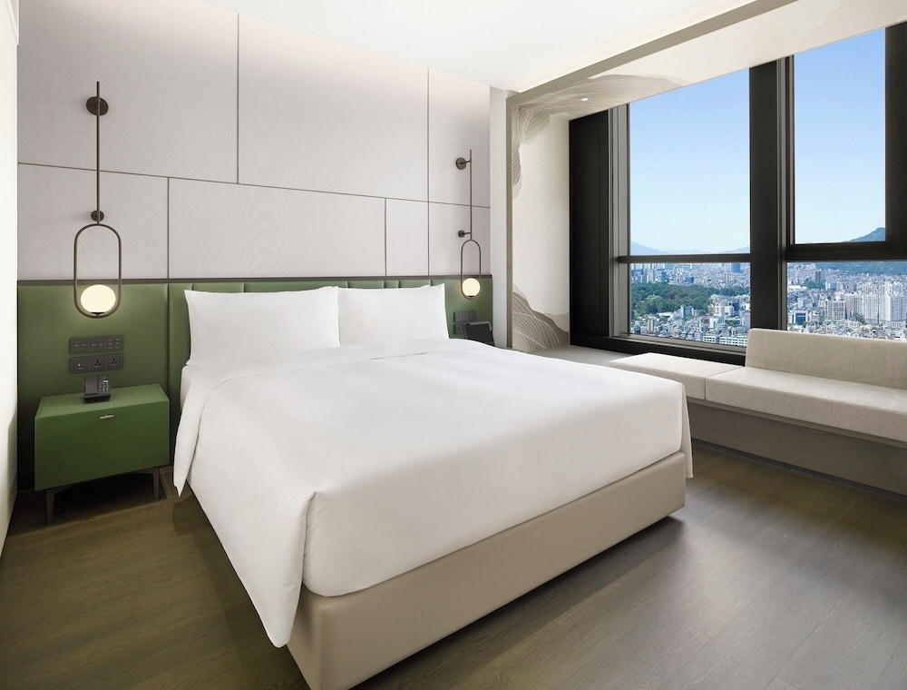 Junior Suite, King Bed