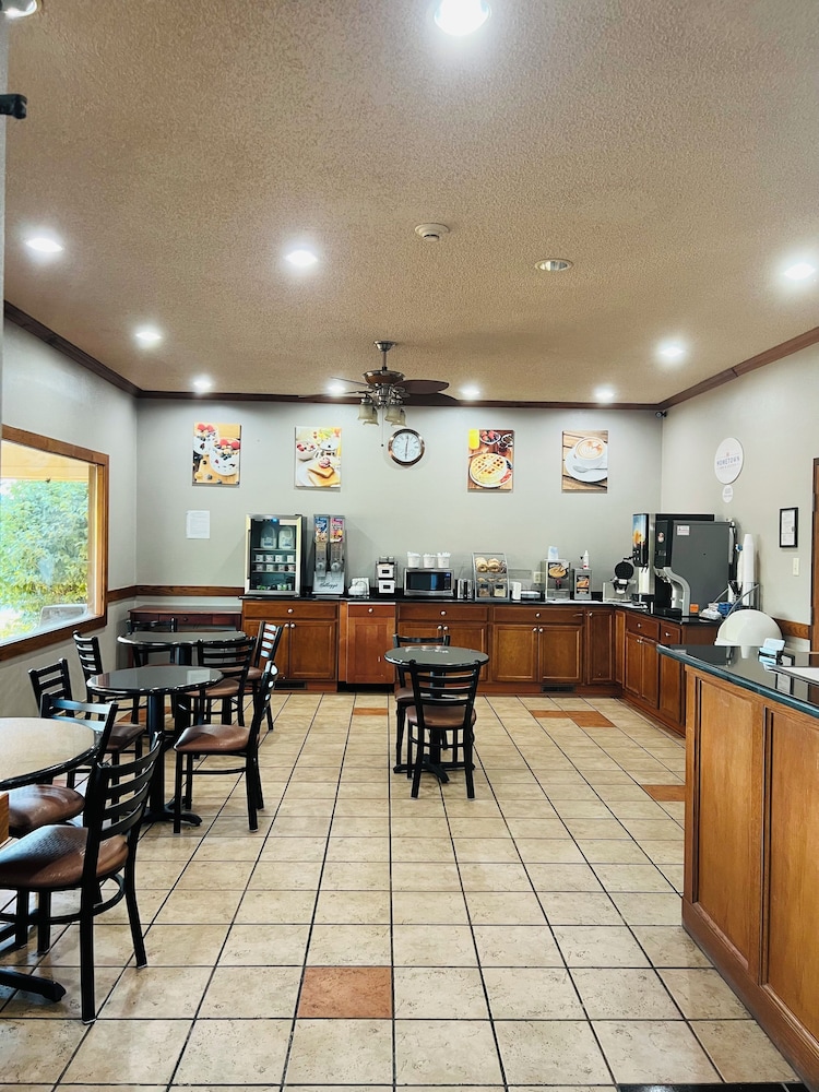 Hometown Inn Suites 35/50