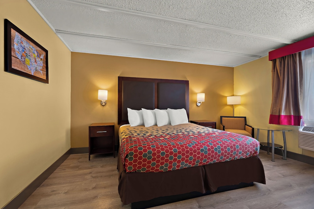 ROOM, KING BED