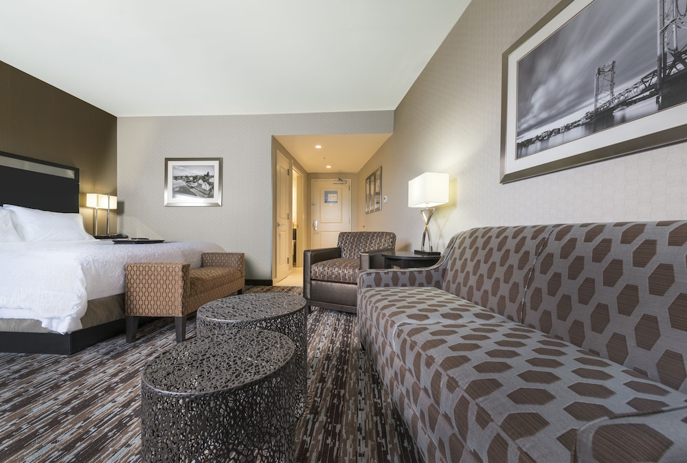 Hampton Inn & Suites Portsmouth Downtown 17/56