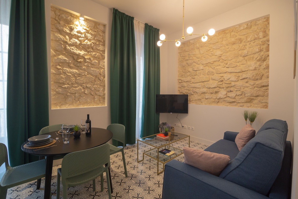 Apartamentos Teatro by Be Alicante 26/43
