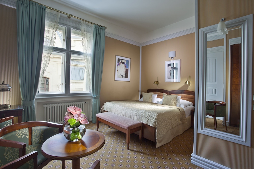Hotel Paris Prague 39/50