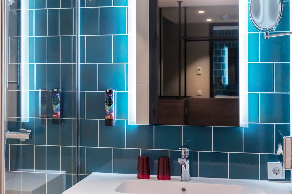Holiday Inn - the niu, Fender Amsterdam by IHG 21/64